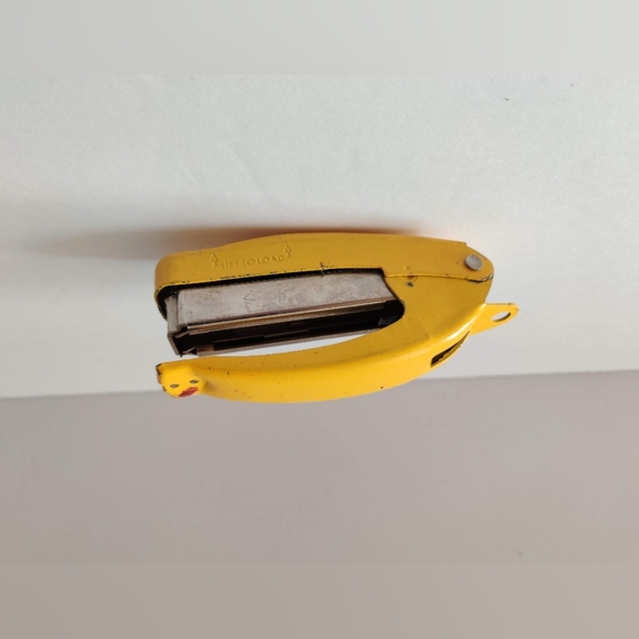 Vintage Swingline Cub Plier Handheld Metal Stapler Yellow - Picture 2 of 4